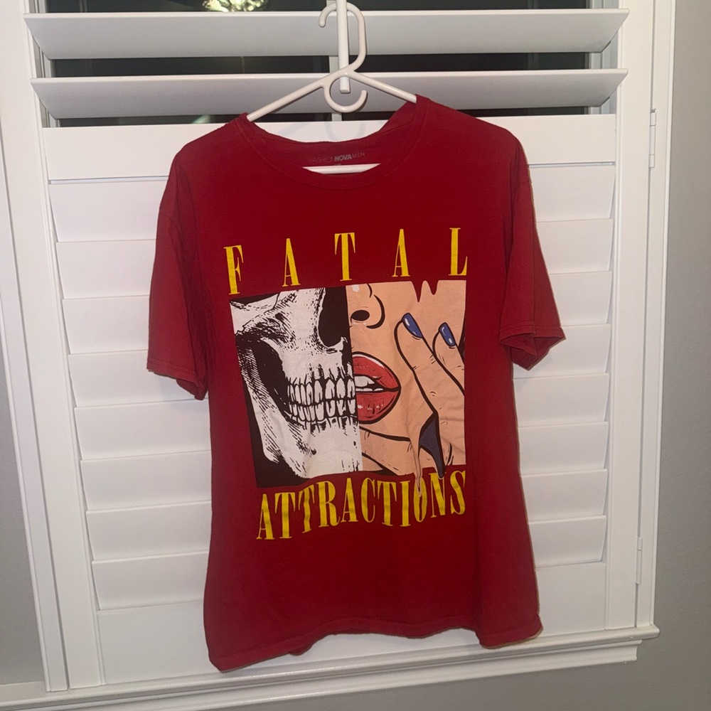 Fashion Nova Men Red Graphic Tee "Fatal Attractions" Size Large - Picture 3 of 6